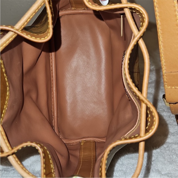 Alviero Martini Classe World Bucket Bag Crossbody Bag EUC - Picture 11 of 13